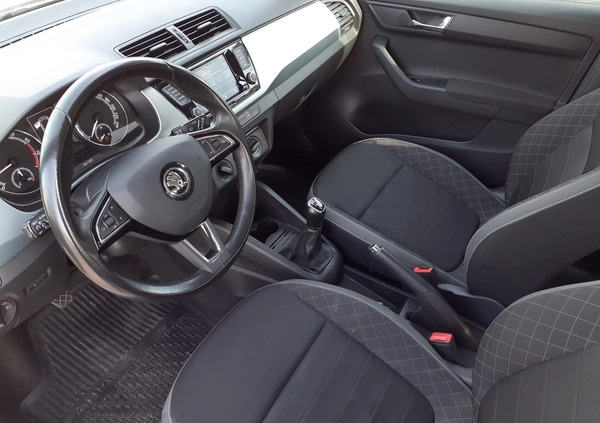 Skoda Fabia cena 43900 przebieg: 142587, rok produkcji 2020 z Pieszyce małe 529